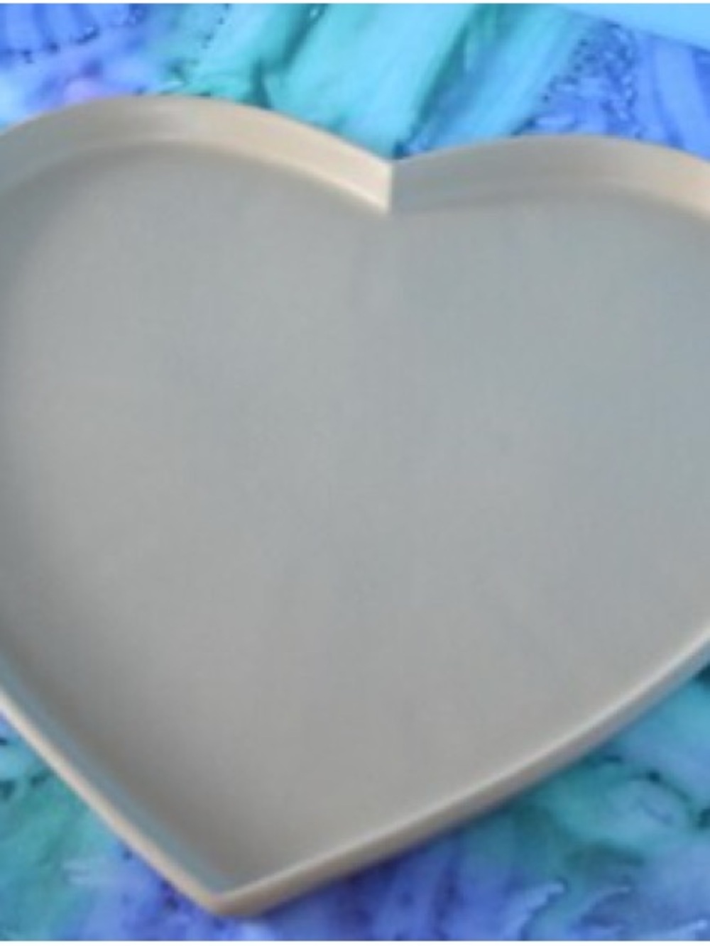 Pampered Chef Heart-Shaped Ceramic Plate in Cream